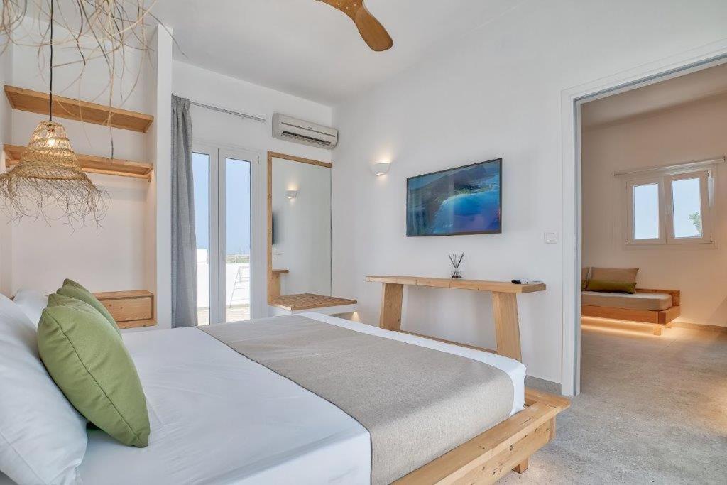 Marinatou Suites Antiparos Città Camera foto
