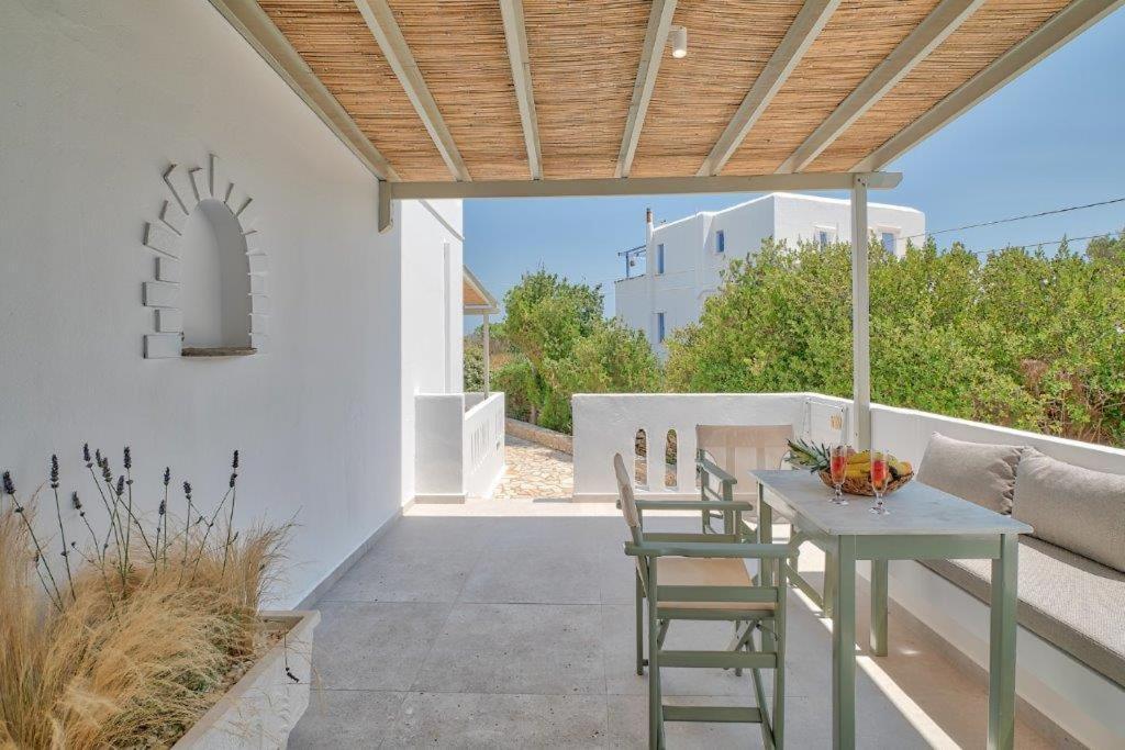 Marinatou Suites Antiparos Città Camera foto