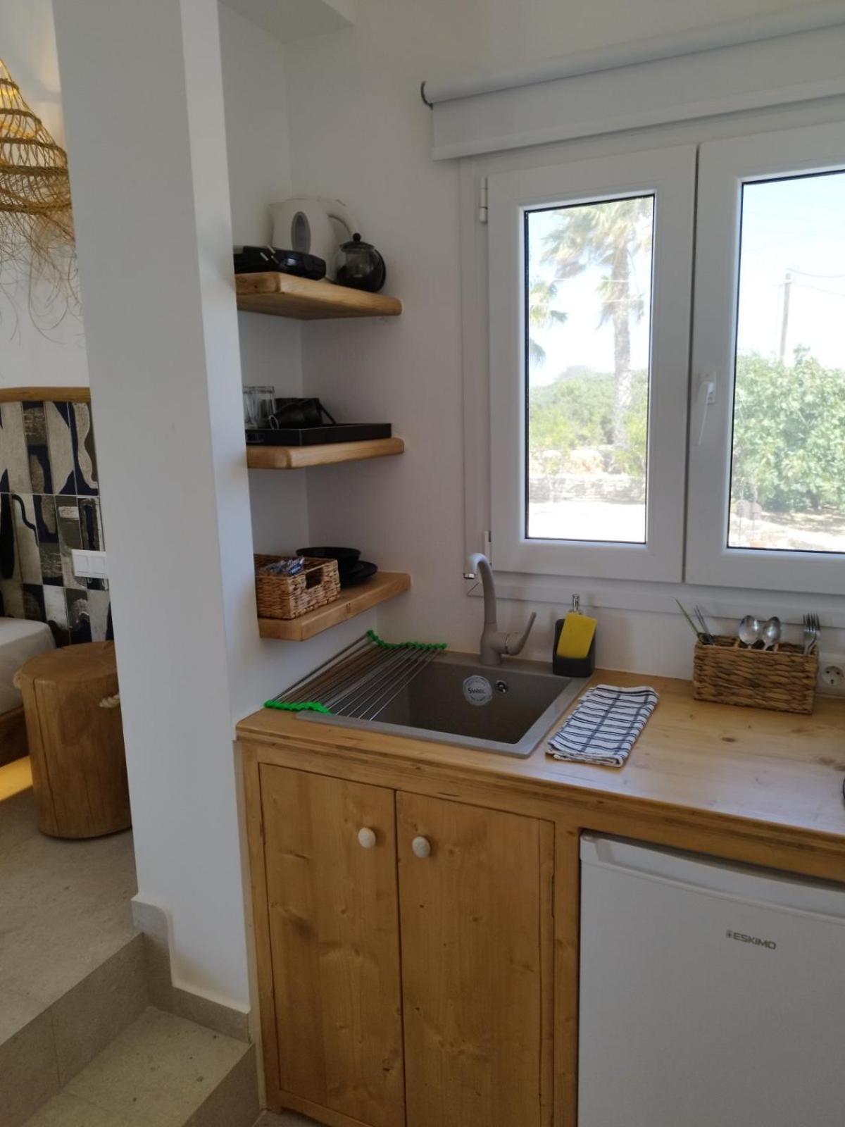 Marinatou Suites Antiparos Città Esterno foto