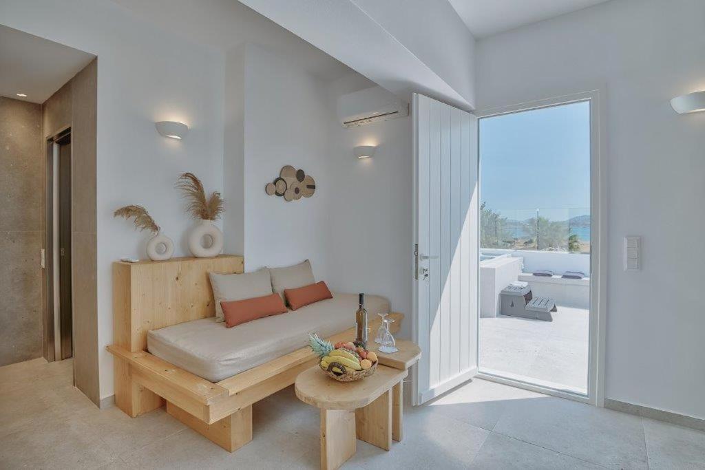 Marinatou Suites Antiparos Città Esterno foto